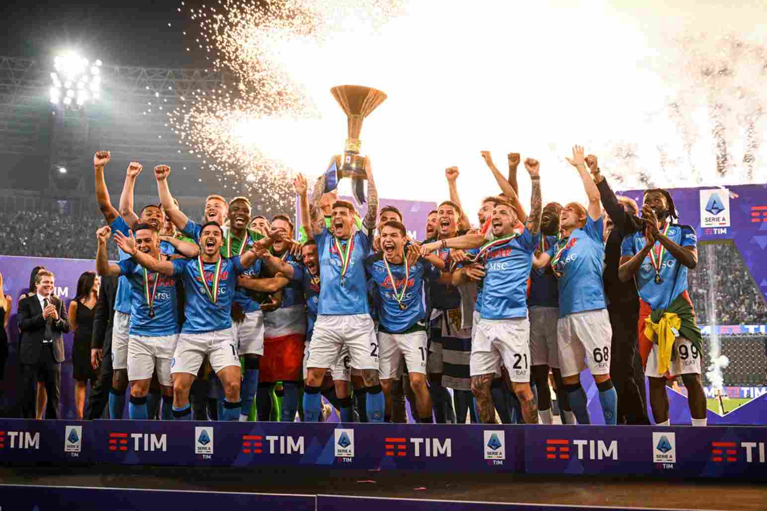  Italian-Serie-A è la massima divisione del calcio italiano, composta da 20 squadre. È considerata una delle leghe più competitive e prestigiose al mondo, con squadre come Juventus, Milan, Inter e Roma che hanno una lunga storia di successi. La stagione si svolge da agosto a maggio, con ogni squadra che gioca 38 partite. La squadra che ottiene il maggior numero di punti 