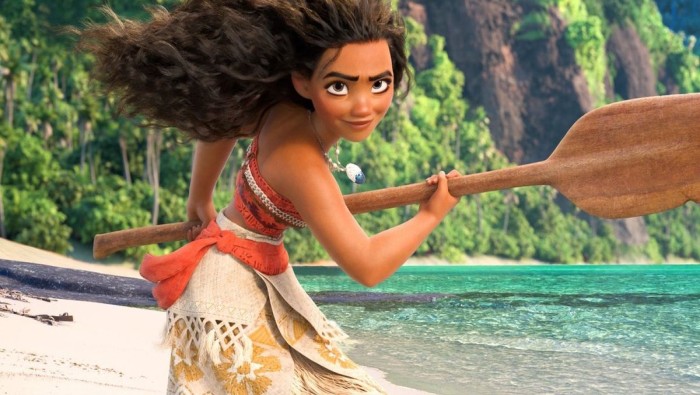  Moana Moana ist ein US-amerikanischer Animationsfilm aus dem Jahr 2016, produziert von Walt Disney Animation Studios und veröffentlicht von Walt Disney Pictures. Der Film erzählt die Geschichte von Moana, einer mutigen und abenteuerlustigen polynesischen Prinzessin, die sich auf eine Reise über den Ozean begibt, um ihre Insel und ihr Volk zu retten. Auf ihrer Reise trifft sie 